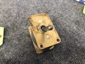 Piper PA31T Toggle Switch  | AN3230-2 587-987 8782K11 (3)